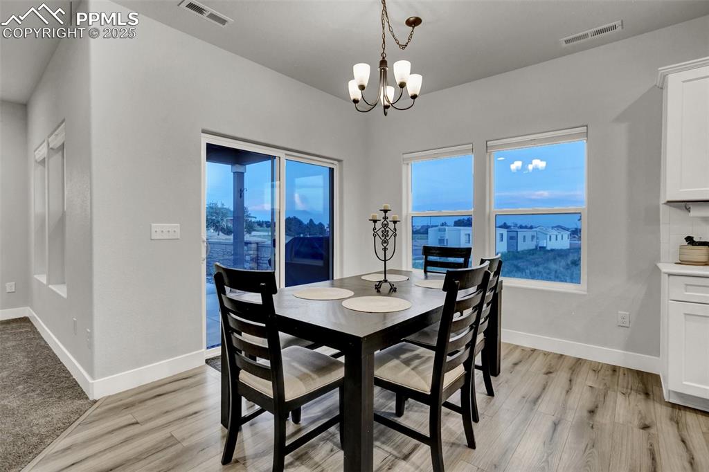 Image 15 of 34: Dining Area