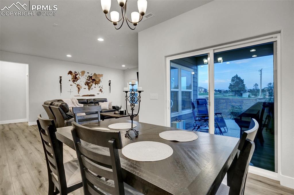 Image 16 of 34: Dining Area