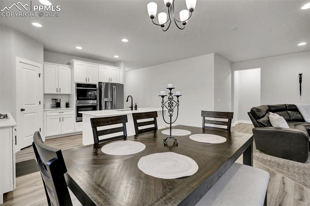 Image 17 of 34: Dining Area