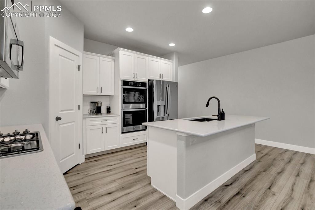 Image 20 of 34: Kitchen