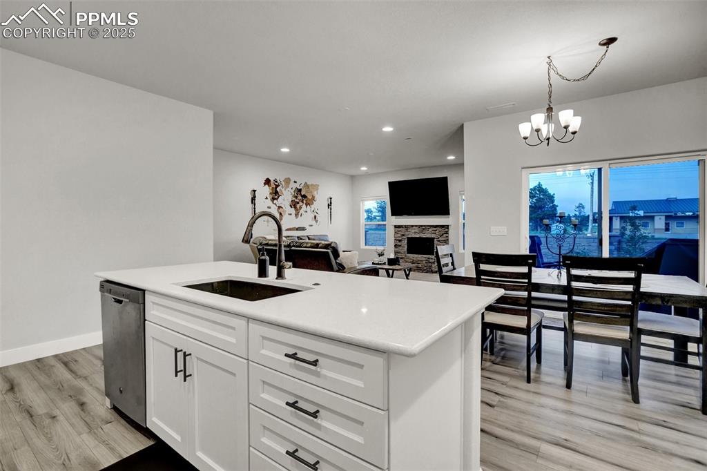 Image 21 of 34: Large island 