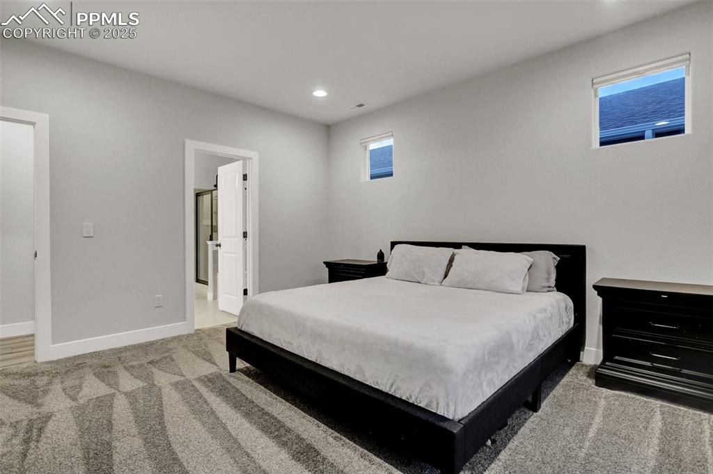 Image 29 of 34: Bedroom