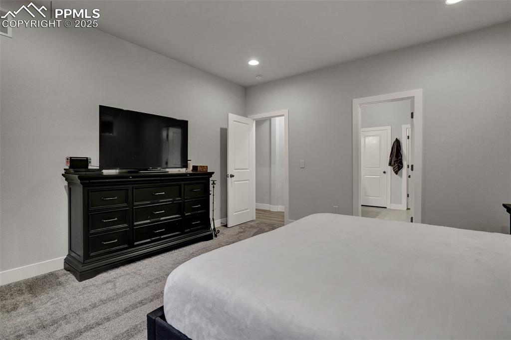 Image 30 of 34: Bedroom