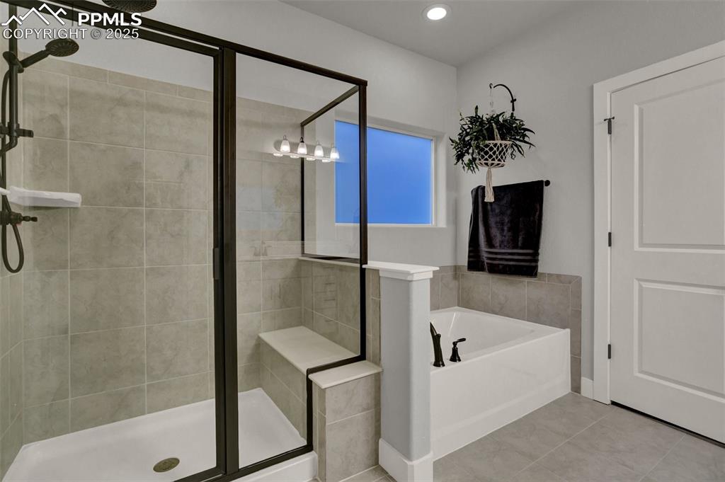 Image 33 of 34: Bathroom