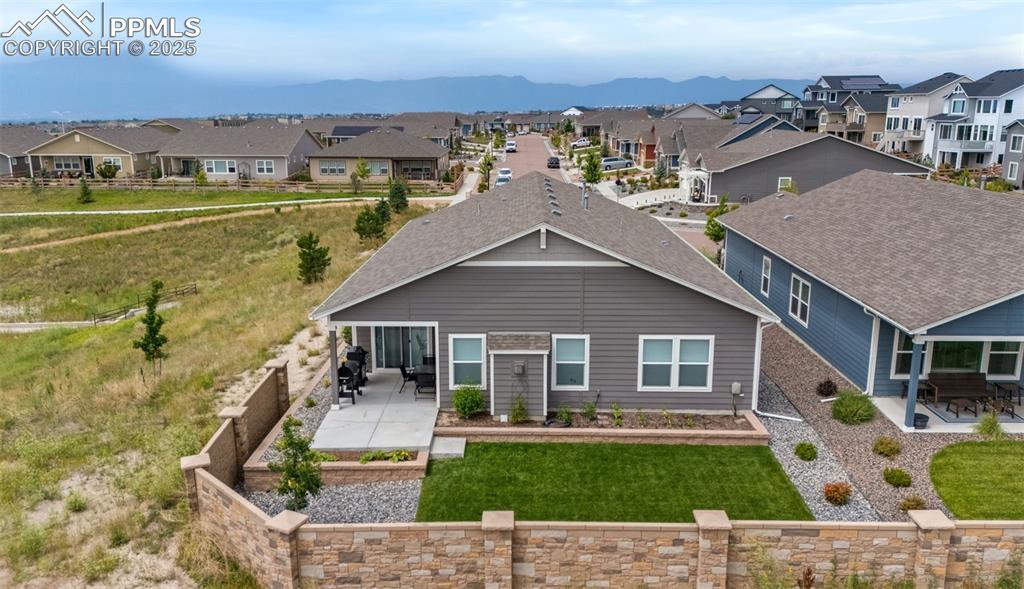 Image 7 of 34: Back of home 