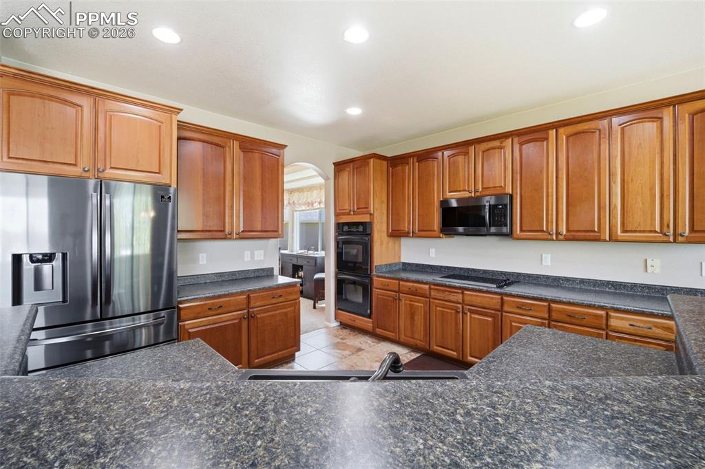 Image 15 of 45: Kitchen