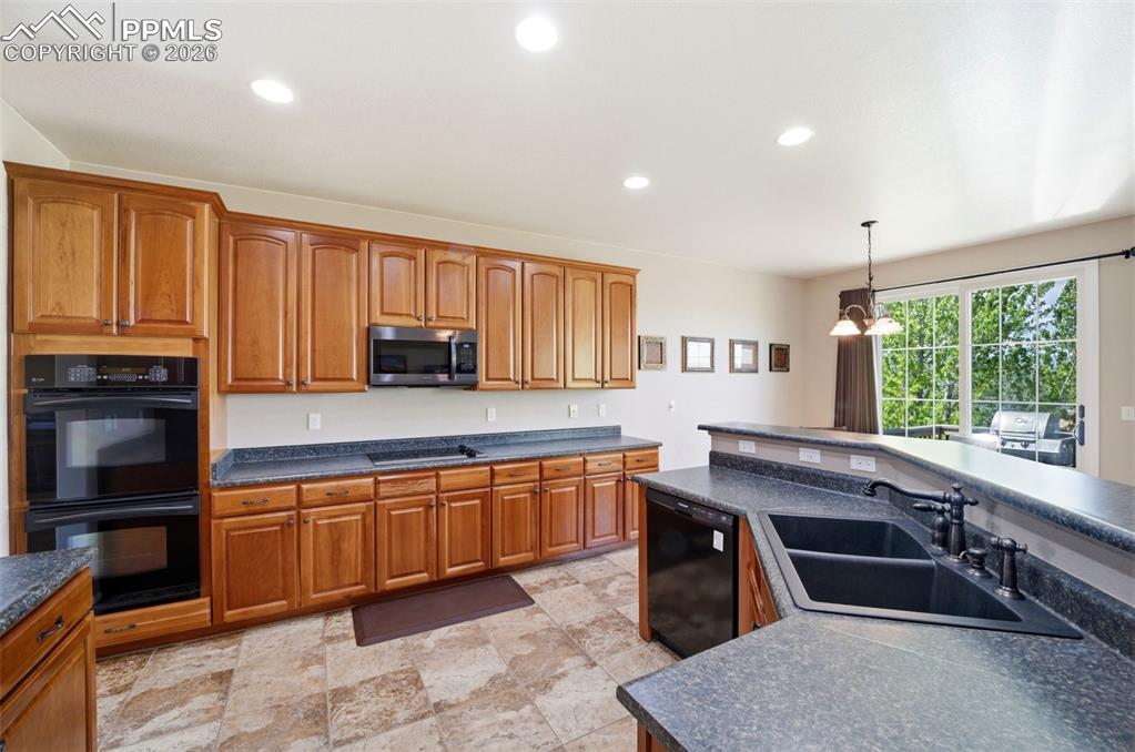 Image 16 of 45: Kitchen