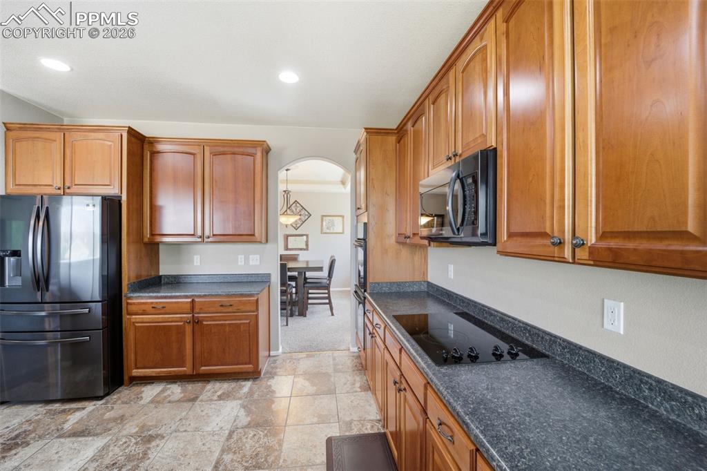 Image 17 of 45: Kitchen