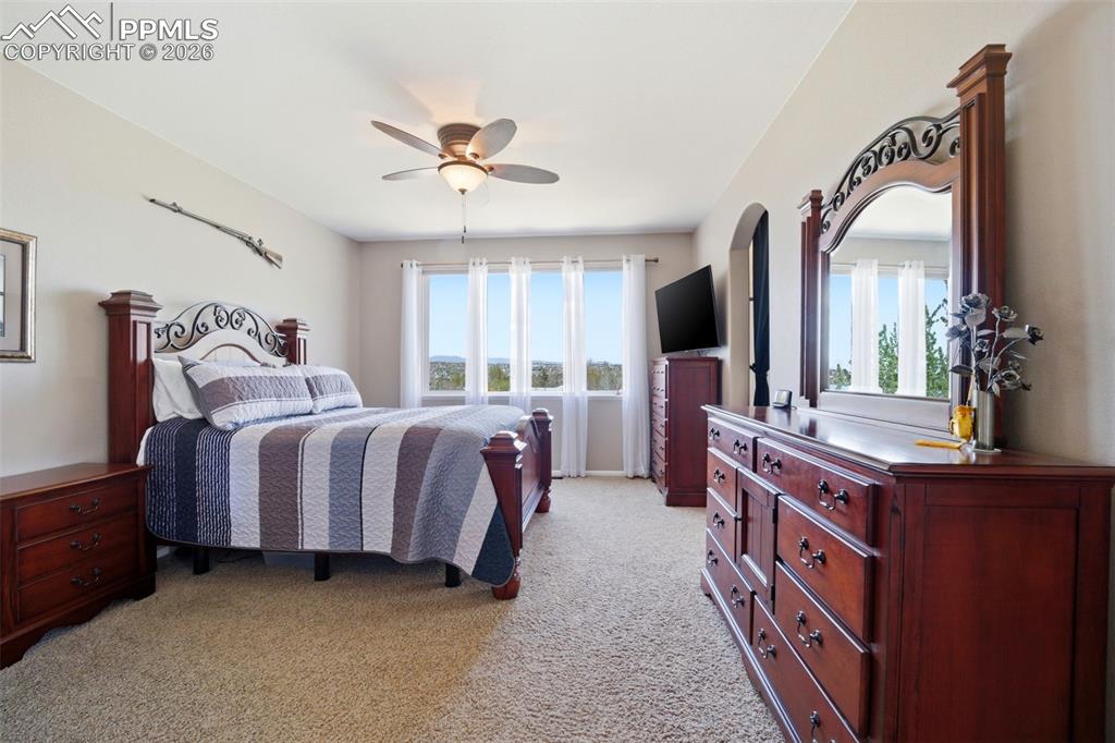 Image 18 of 45: Bedroom