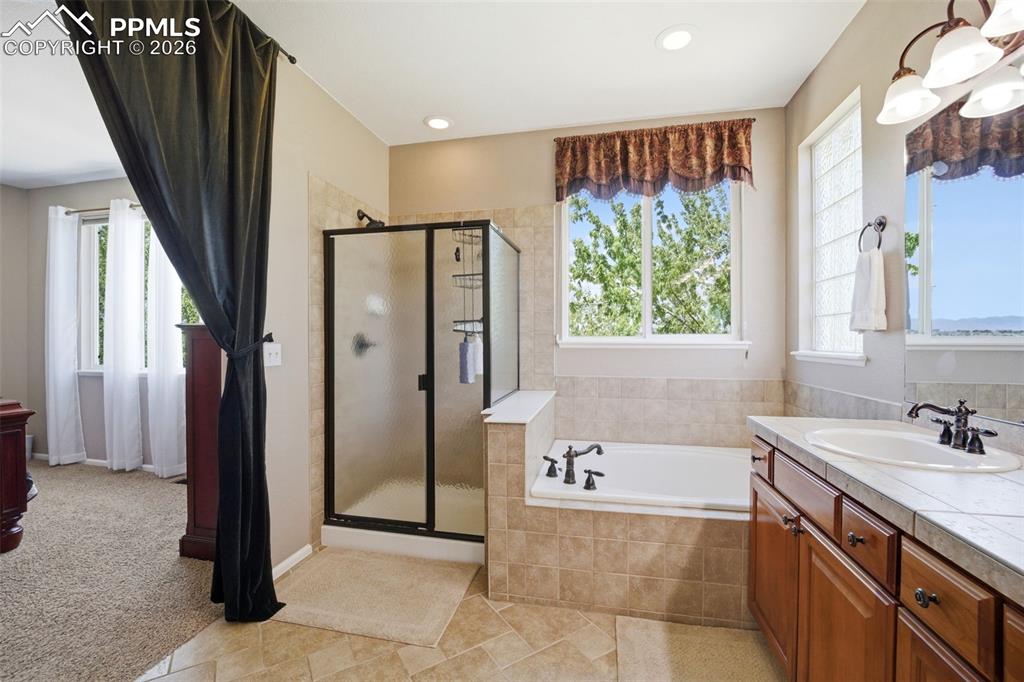 Image 22 of 45: Bathroom