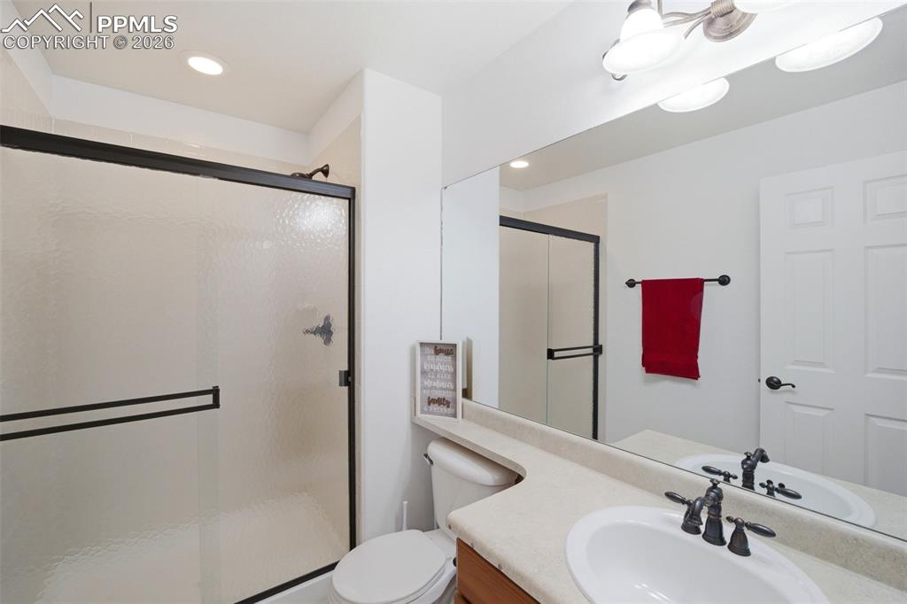Image 5 of 45: Bathroom