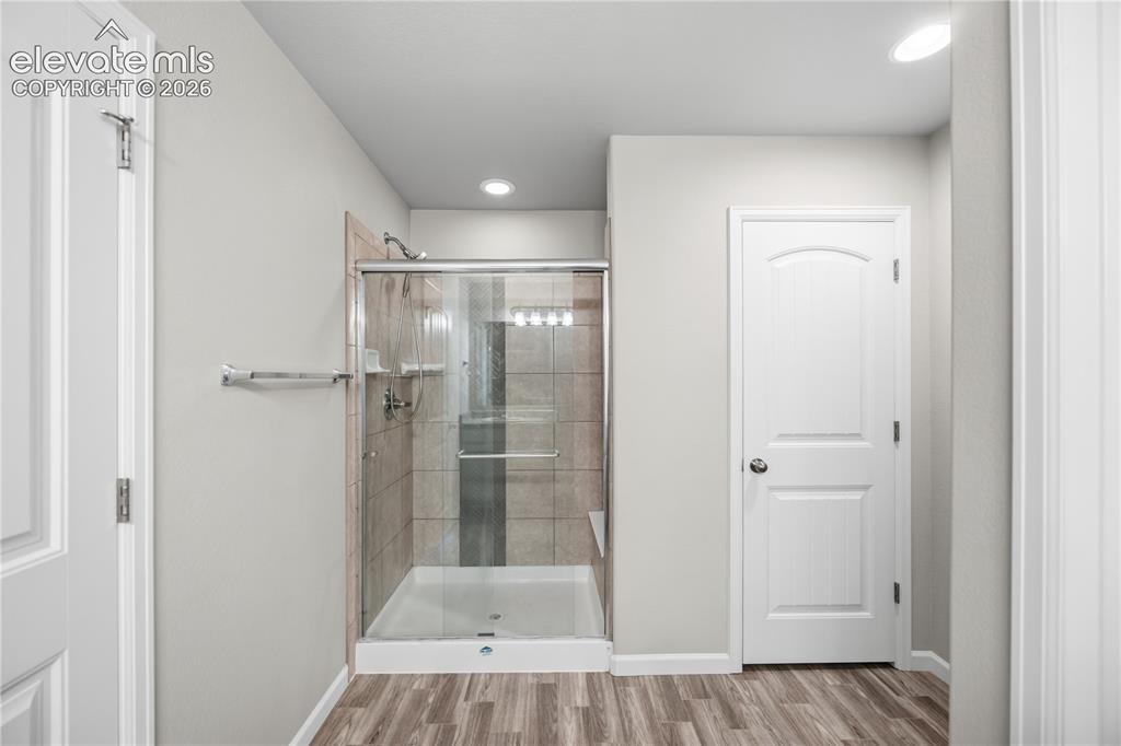 Image 25 of 44: with oversized shower and linen closet