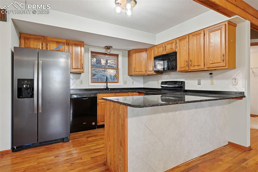 Image 11 of 47: Kitchen