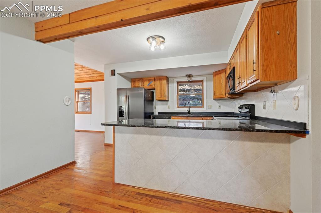 Image 12 of 47: Kitchen