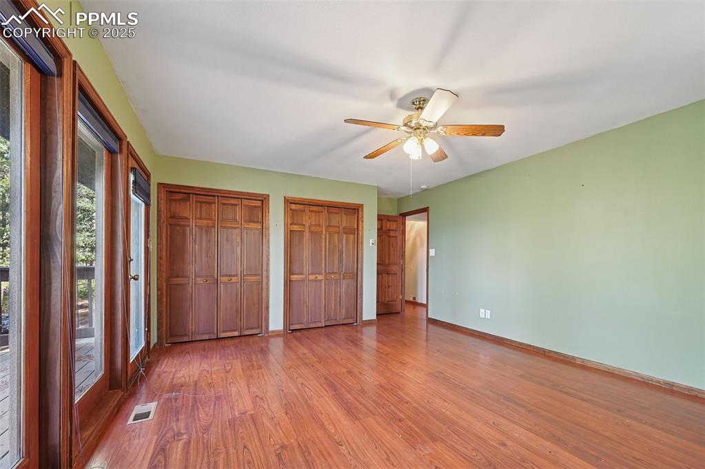 Image 18 of 47: Bedroom