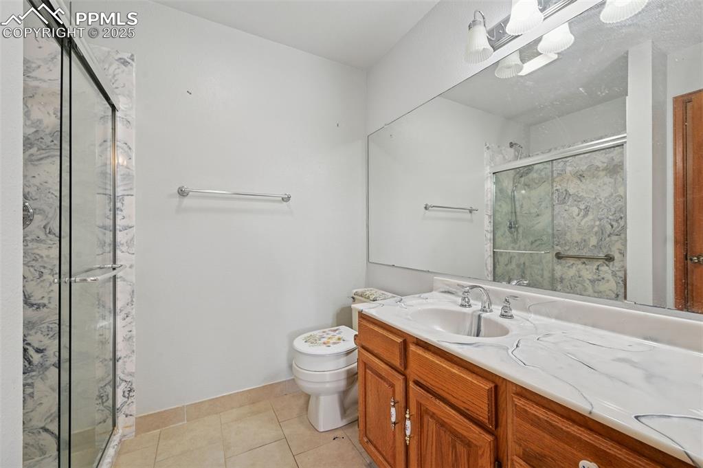 Image 29 of 47: Bathroom