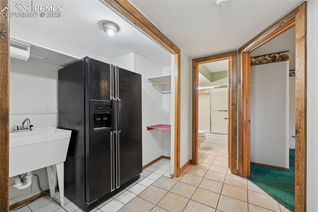 Image 30 of 47: Bathroom