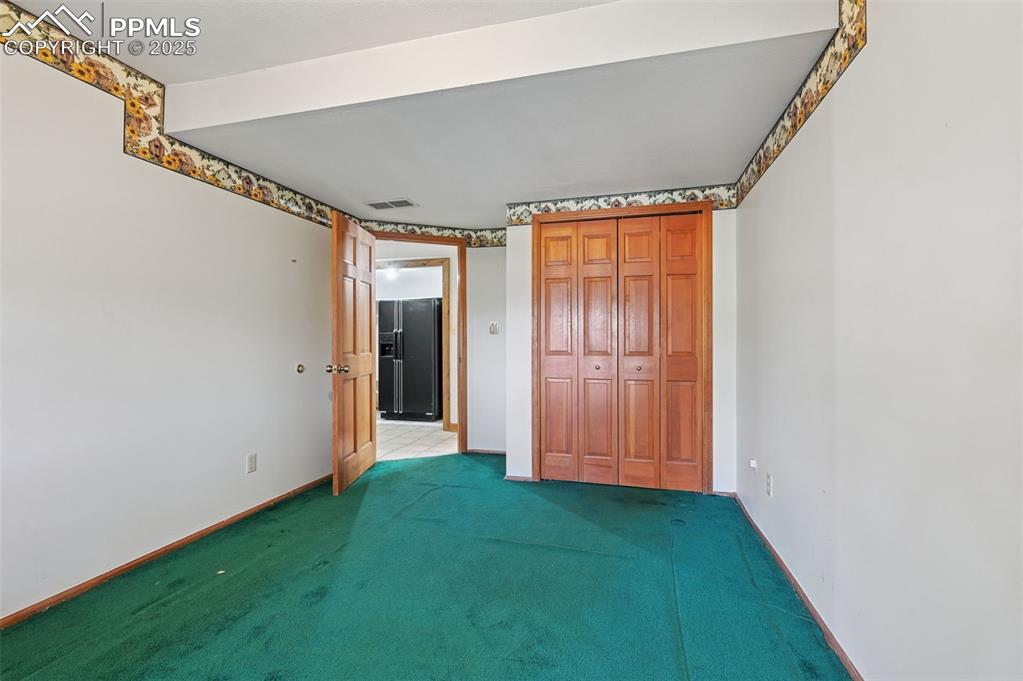 Image 32 of 47: Bedroom