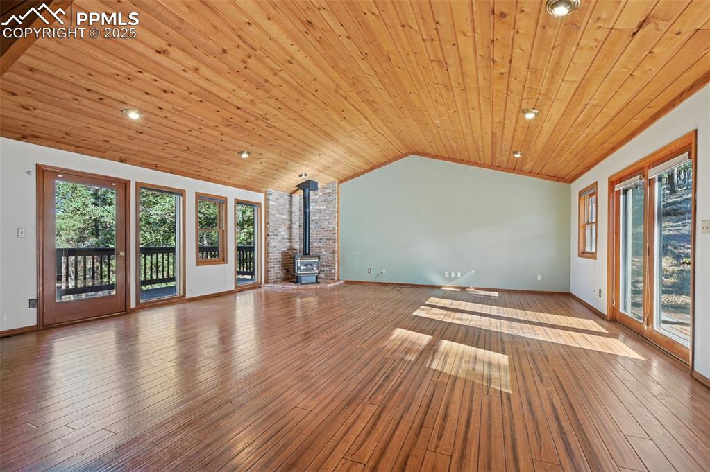 Image 4 of 47: Living Room