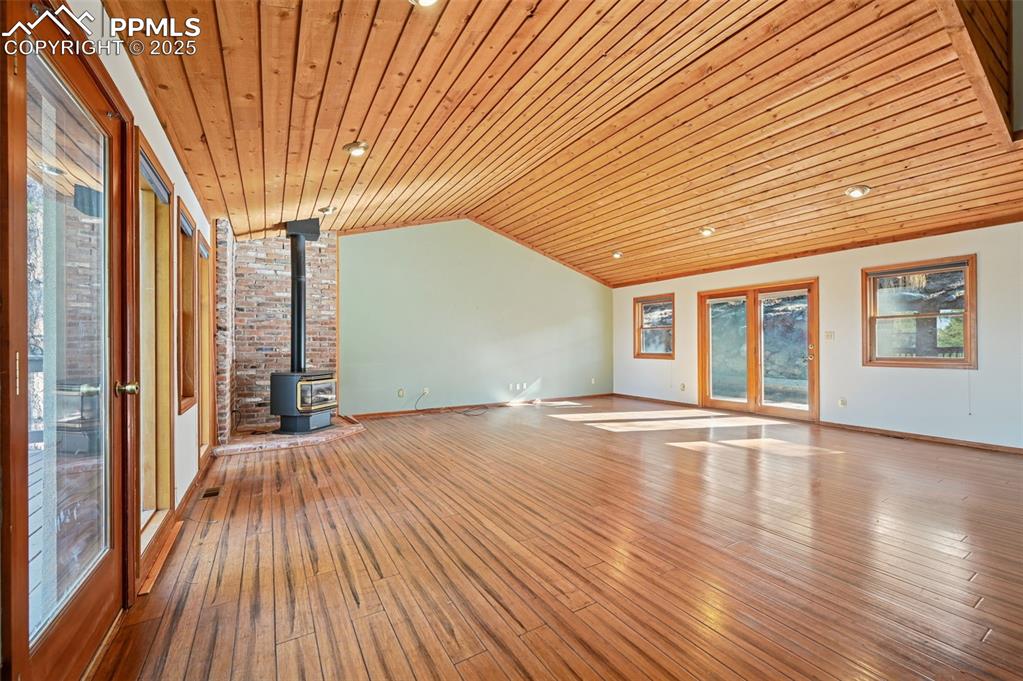 Image 6 of 47: Living Room