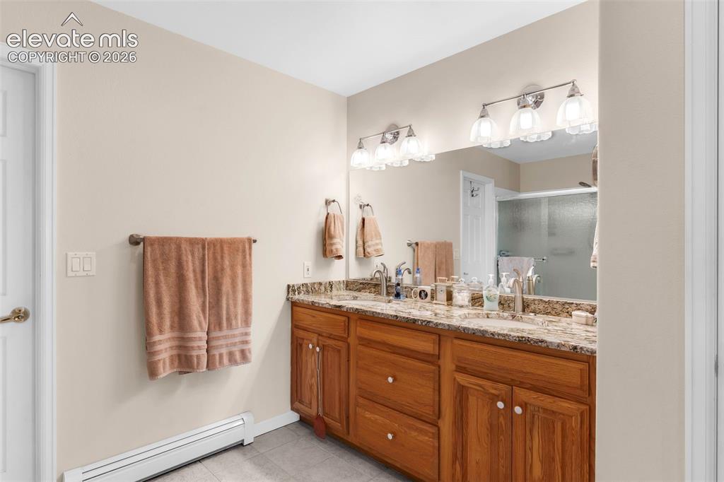 Image 19 of 48: Bathroom