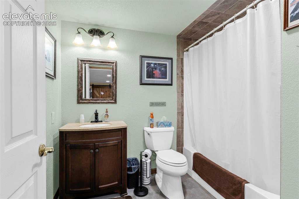 Image 31 of 48: Bathroom