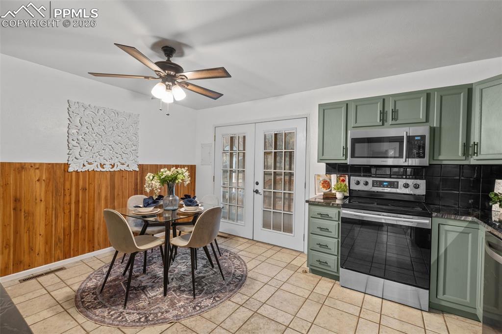 Image 11 of 48: Kitchen