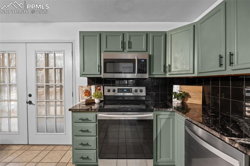 Image 12 of 48: Kitchen