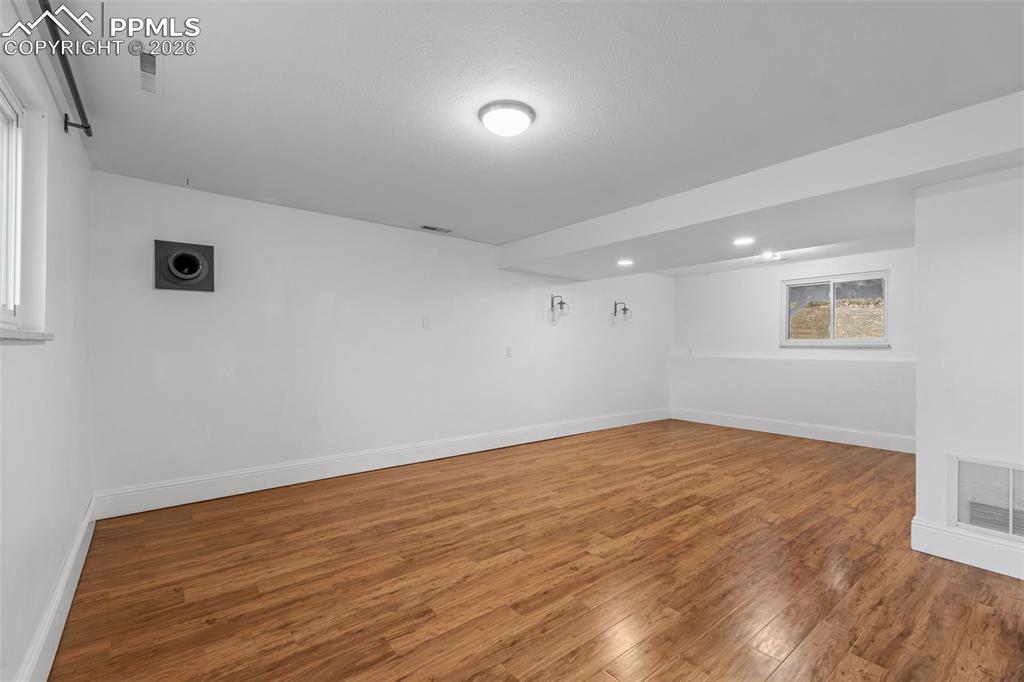 Image 25 of 48: Family Room