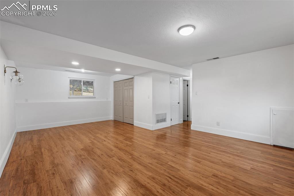 Image 26 of 48: Family Room