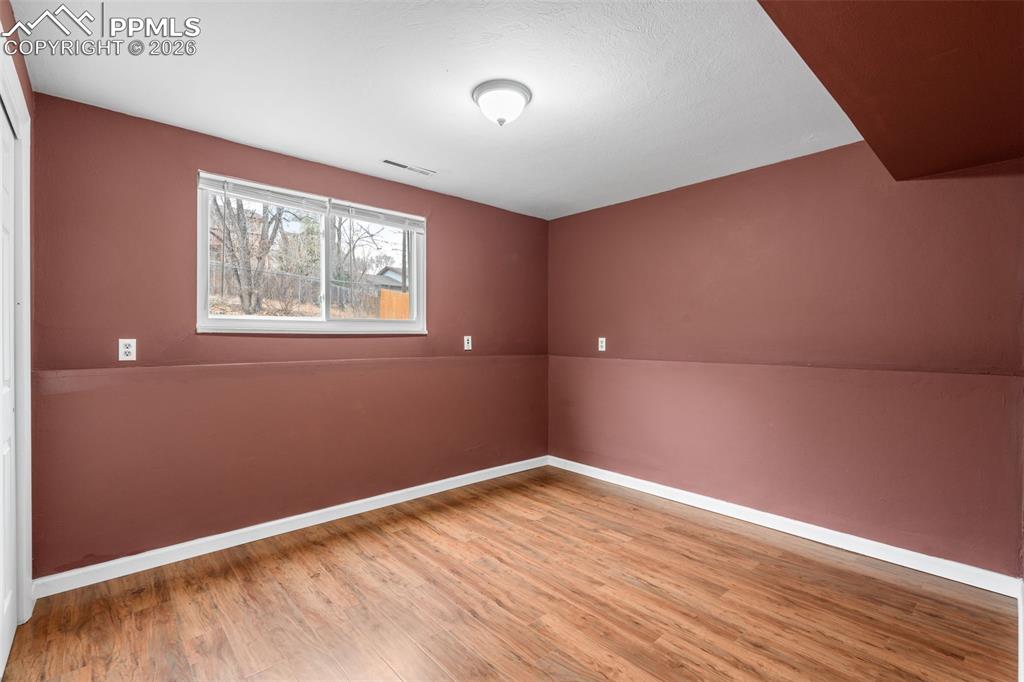 Image 31 of 48: Bedroom