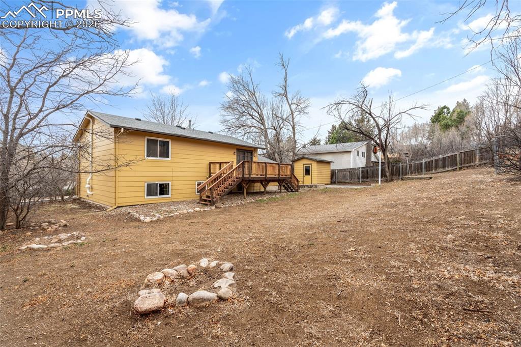 Image 39 of 48: Yard