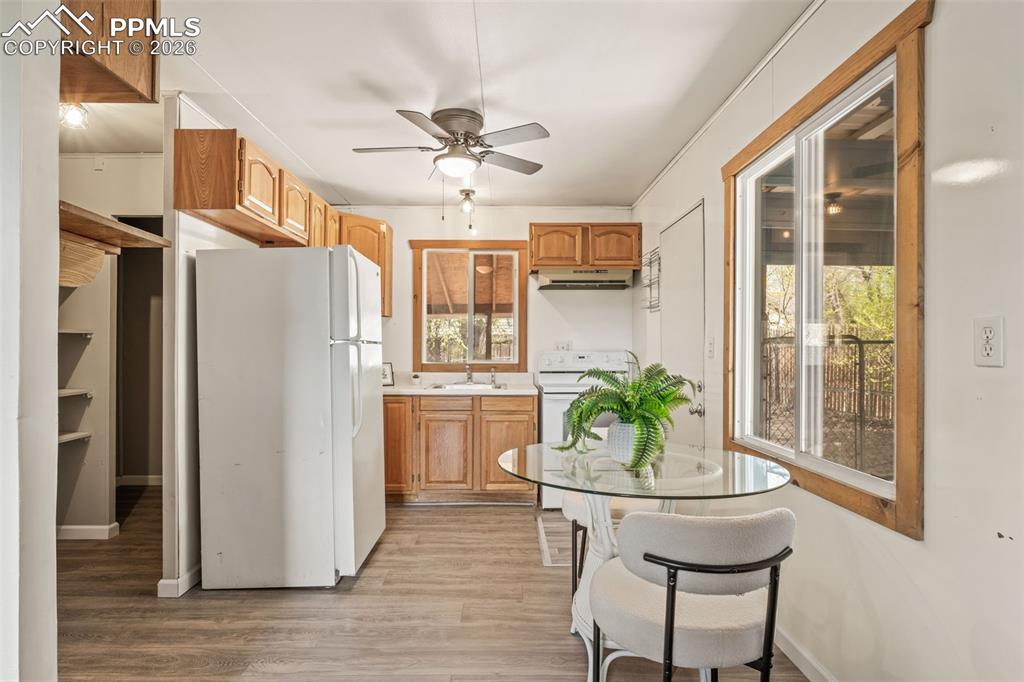 Image 11 of 49: Kitchen