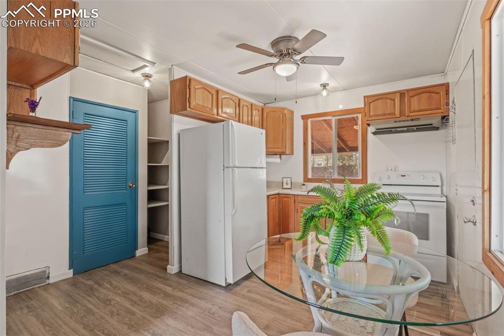 Image 12 of 49: Kitchen