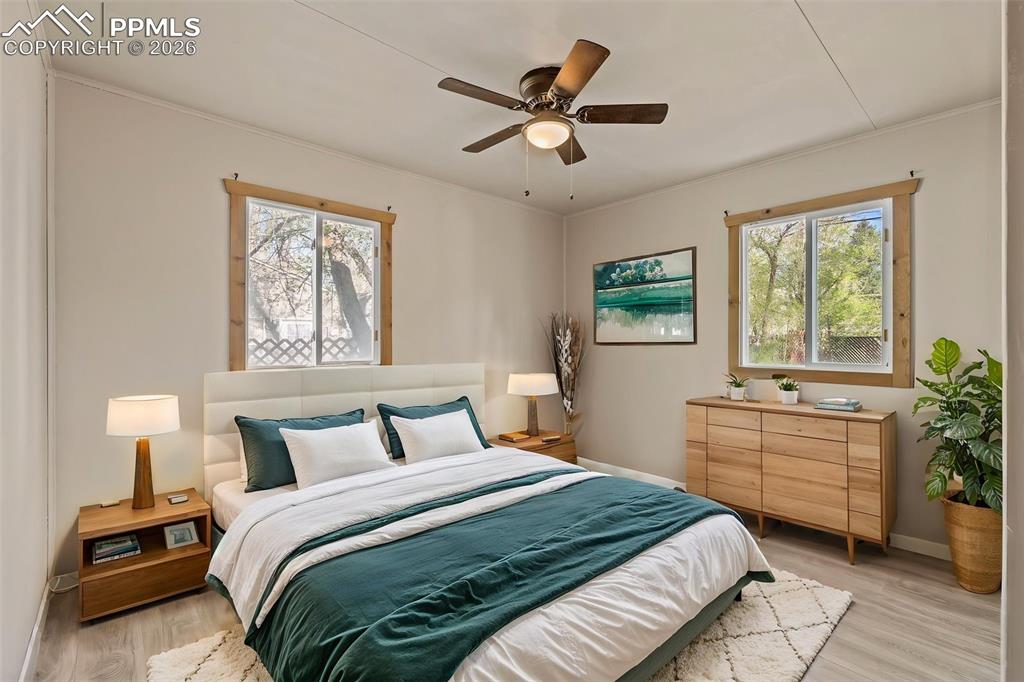 Image 18 of 49: Bedroom