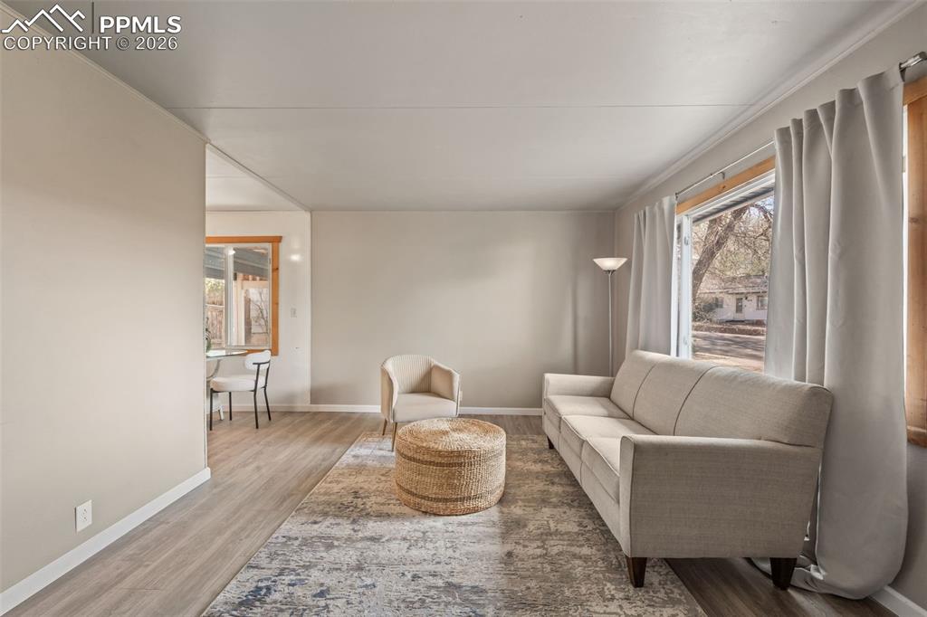 Image 7 of 49: Sitting Room