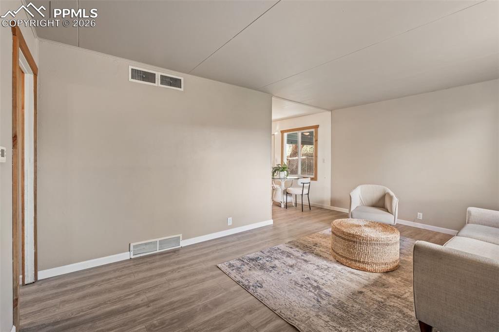 Image 8 of 49: Sitting Room