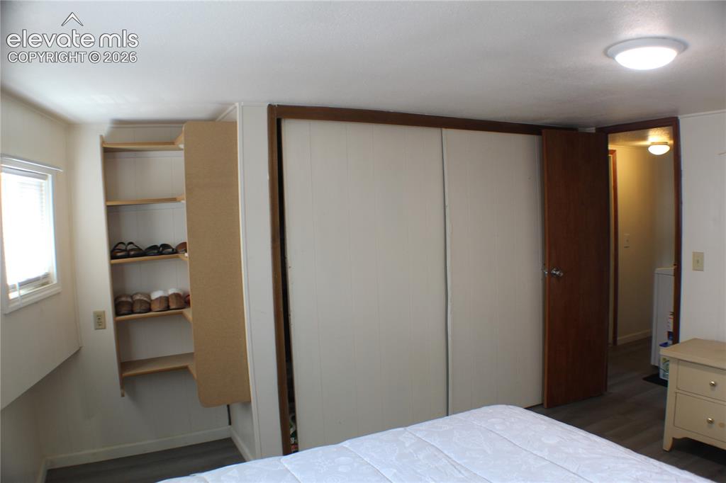Image 6 of 21: Bedroom