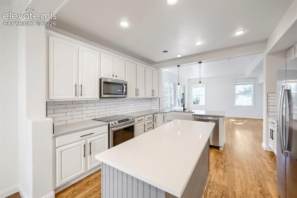Image 10 of 31: Kitchen