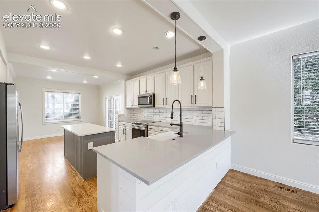 Image 12 of 31: Kitchen