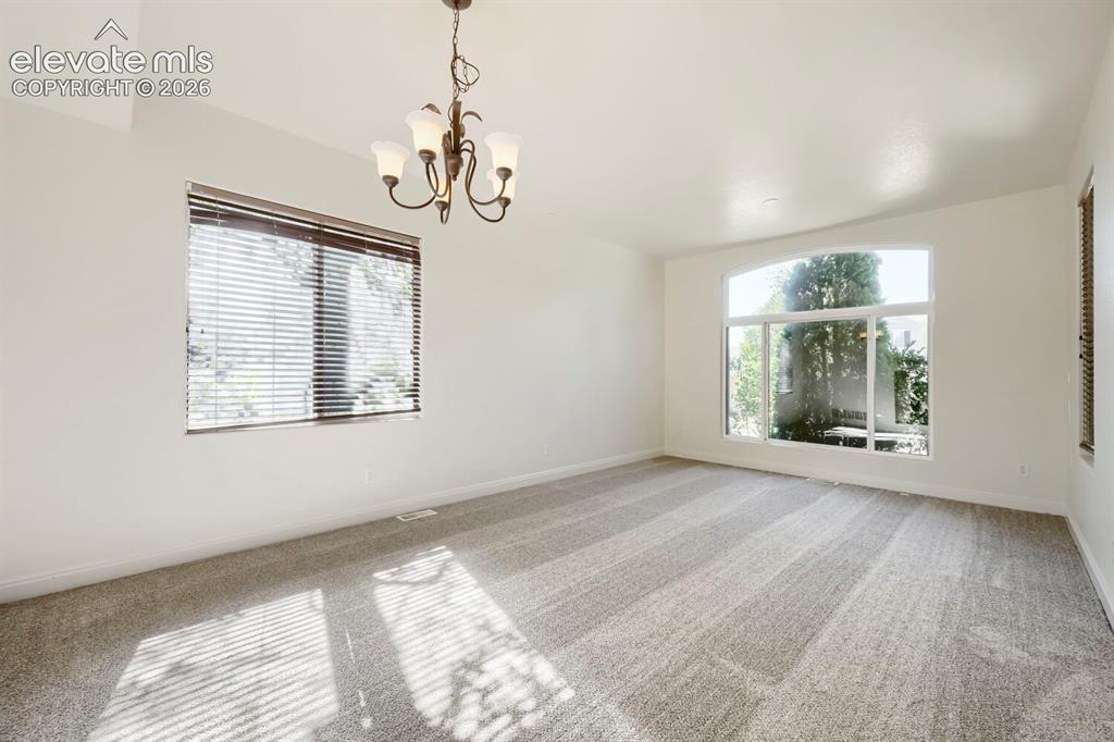 Image 8 of 31: Dining Area