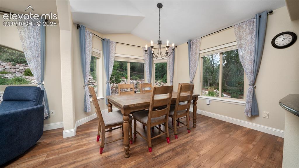 Image 11 of 42: Dining Area