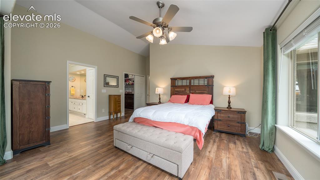 Image 14 of 42: Bedroom