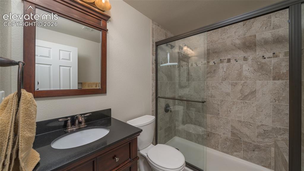 Image 19 of 42: Bathroom
