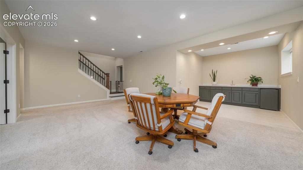 Image 21 of 42: Dining Area