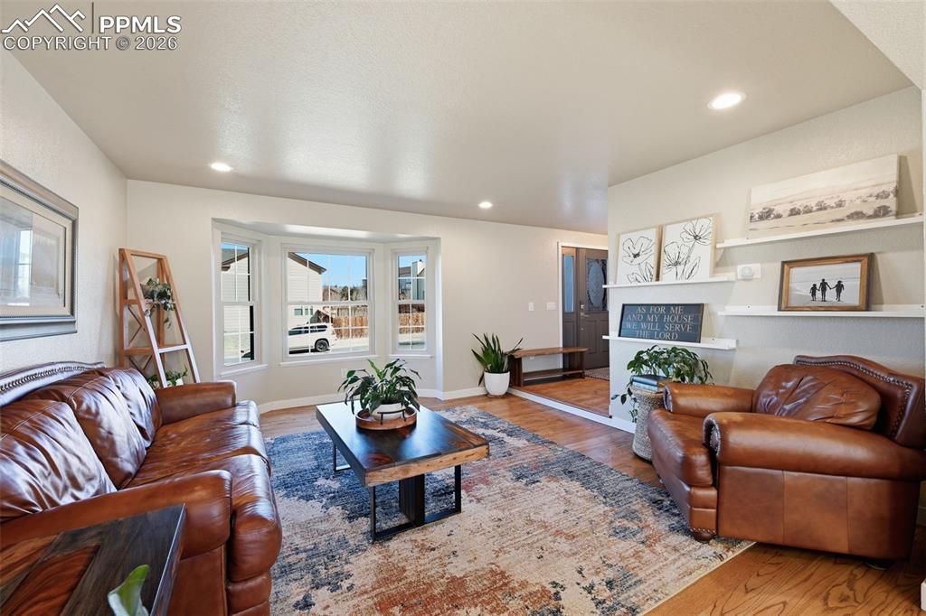 Image 13 of 44: Living Room