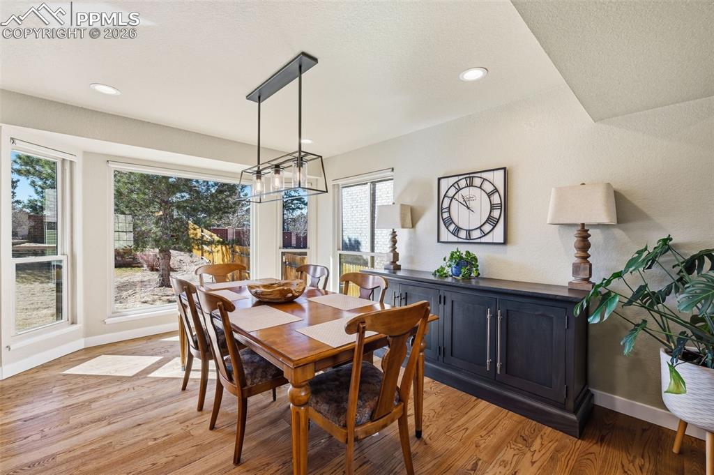 Image 14 of 44: Dining Area