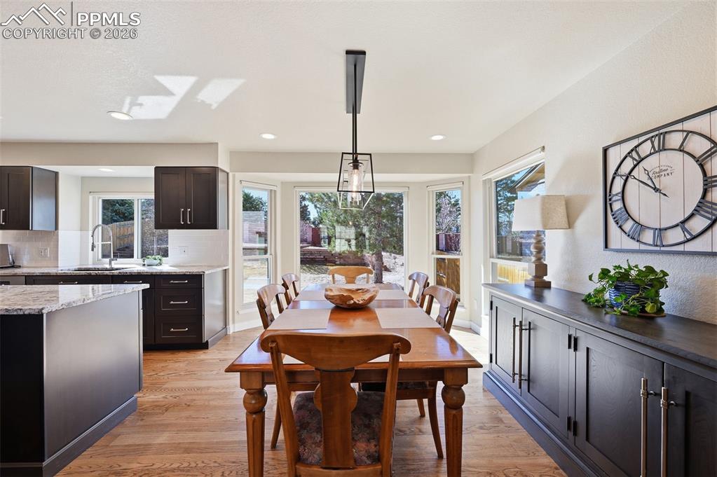 Image 15 of 44: Dining Area