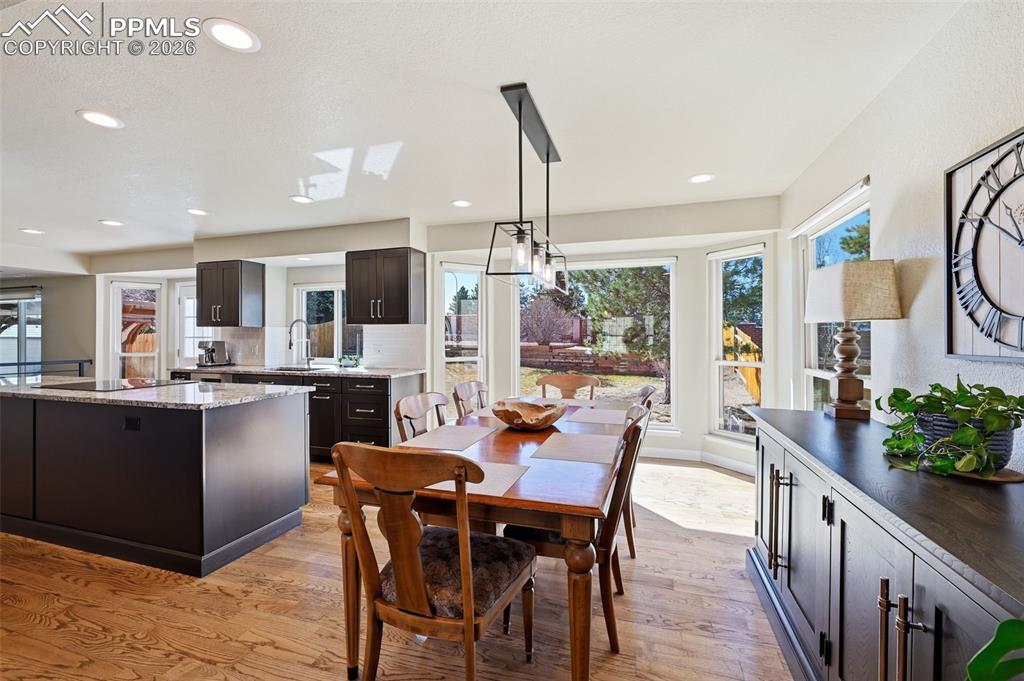 Image 16 of 44: Dining Area