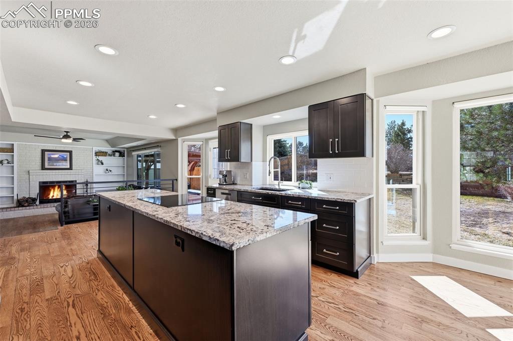 Image 17 of 44: Kitchen